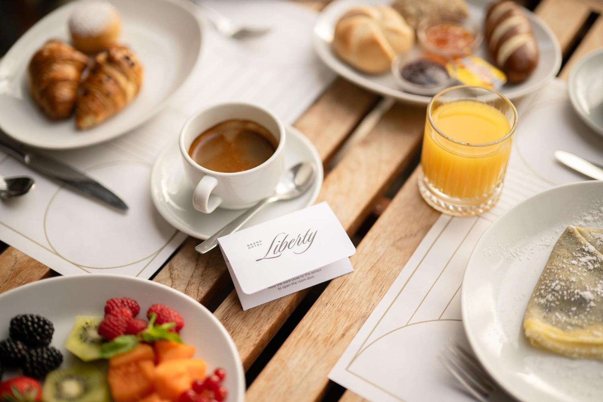 Grand Hotel Liberty Riva del Garda Esterno foto