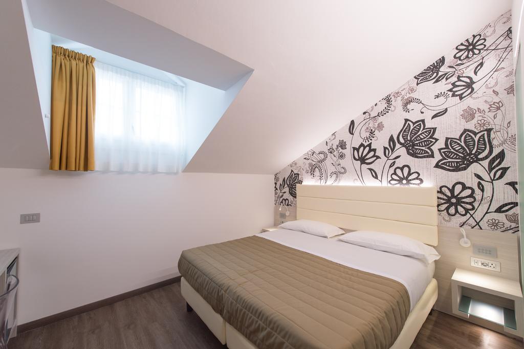 Grand Hotel Liberty Riva del Garda Esterno foto